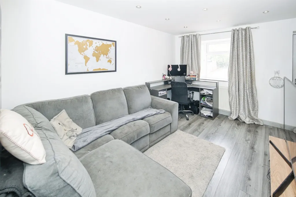 House in Nuneaton and Bedworth, Keresley Newlands - More