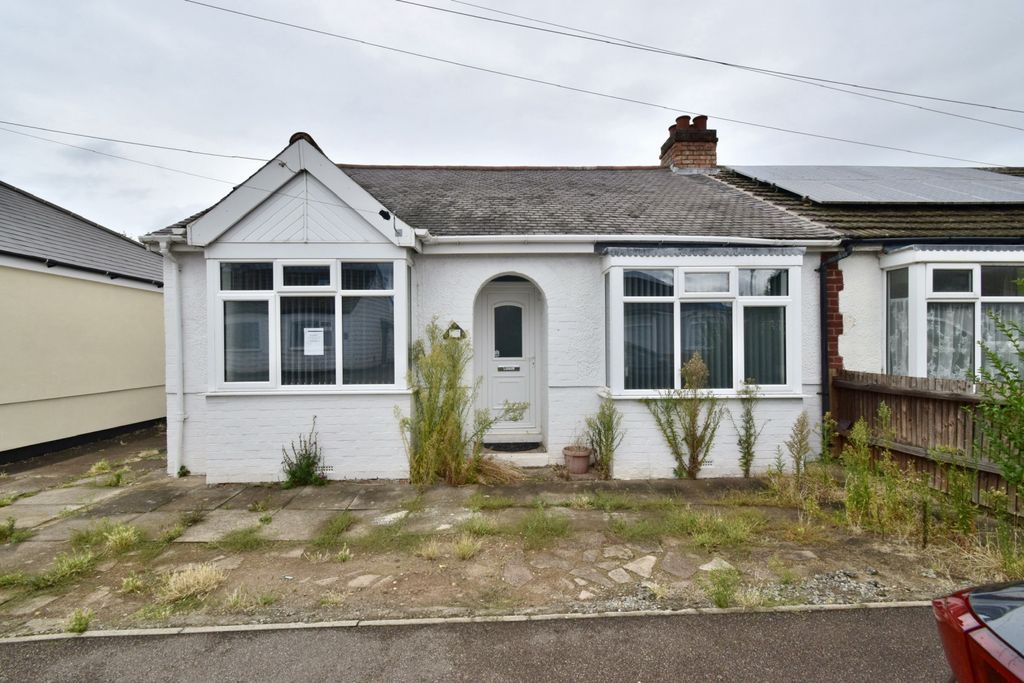 Property photo 1 of 11 Mostyn Avenue, Syston, Leicester, Leicestershire, Le7 2Et
