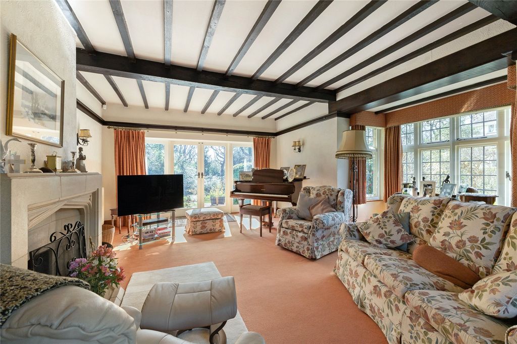 Property photo 2 of 21 Sitting Room