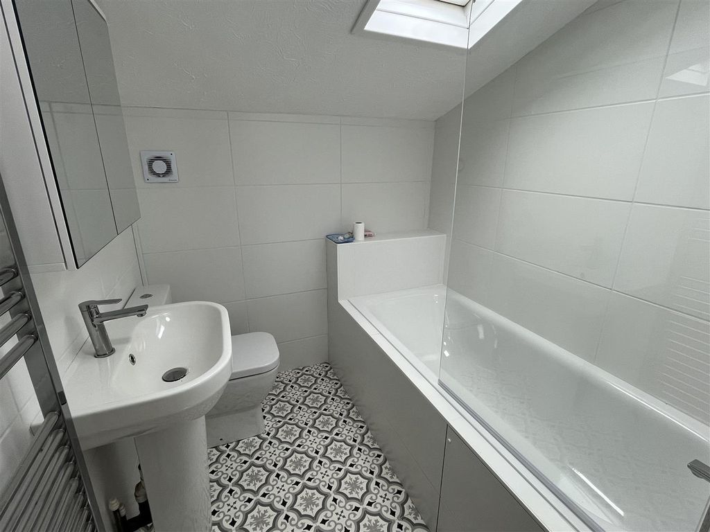 Property photo 3 of 8 Bathroom