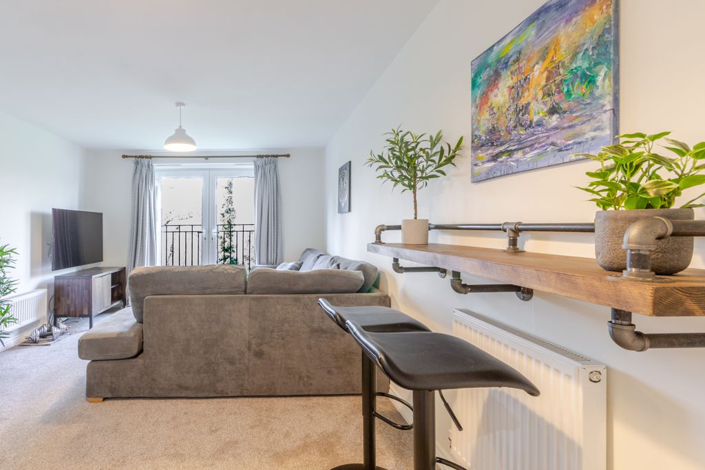 Property photo 2 of 25 Living 2