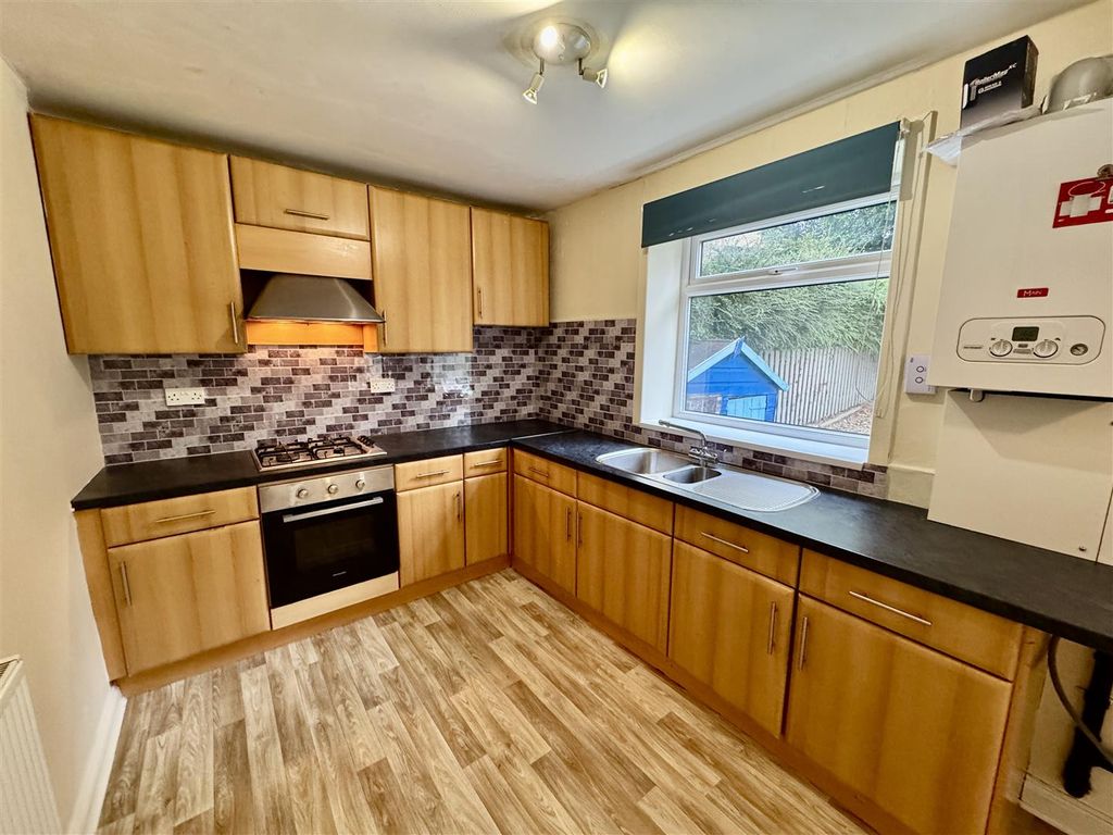 Property photo 3 of 14 Kitchen