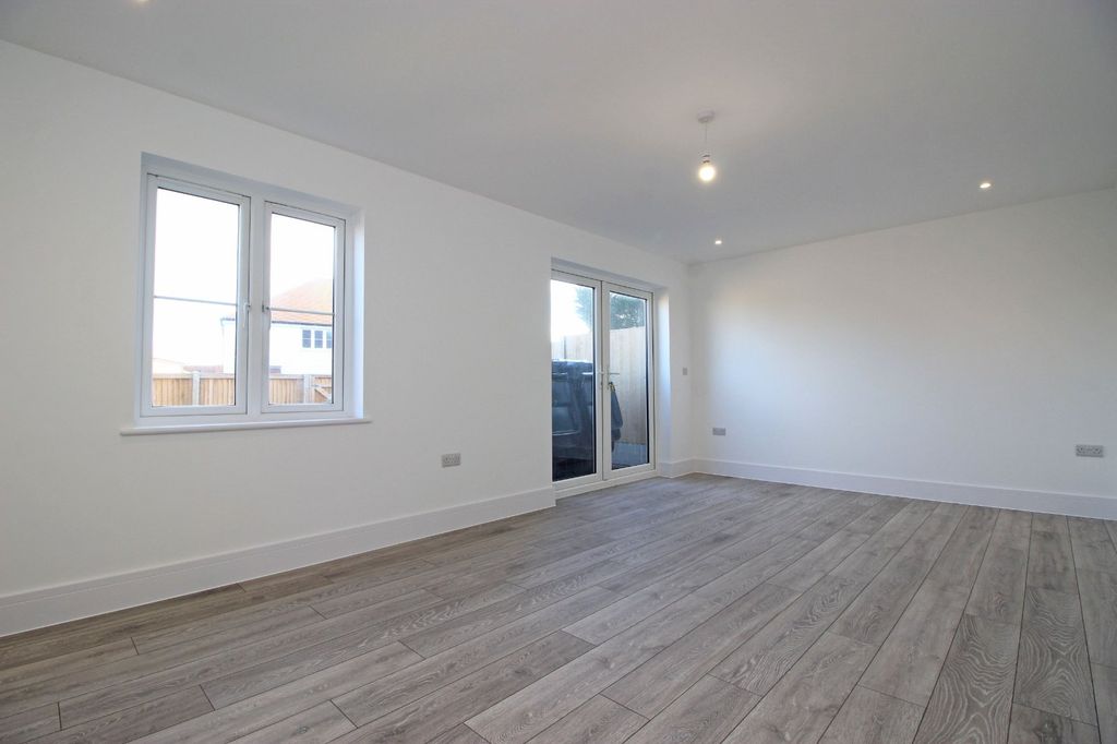 Property photo 3 of 11 Picture 3