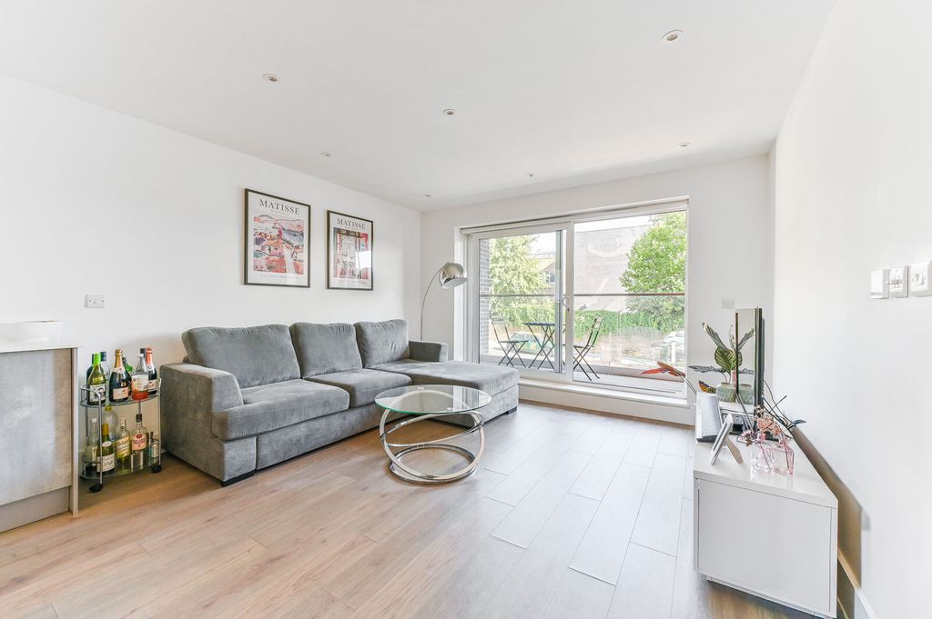Property photo 2 of 17
