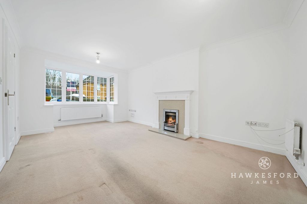 Property photo 2 of 18 Lorimar Court, Sittingbourne -  Lounge