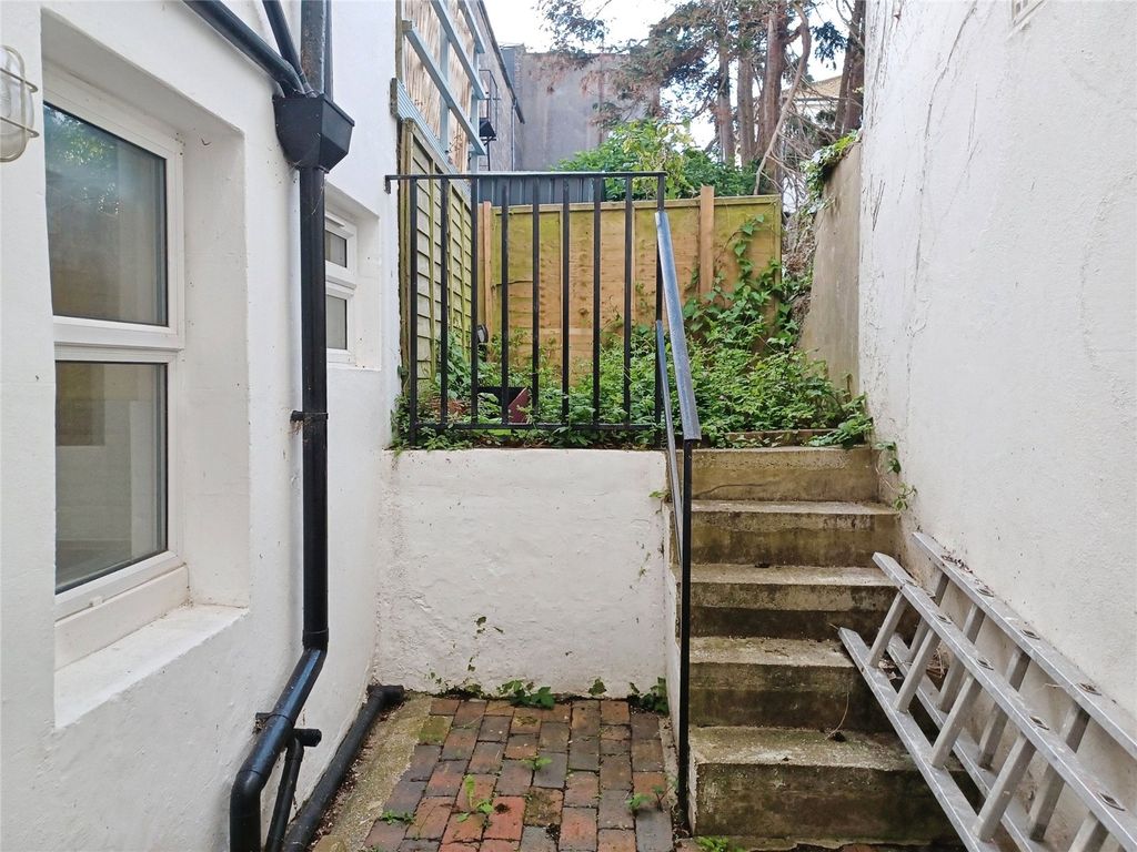 Property photo 3 of 16 Picture No. 12