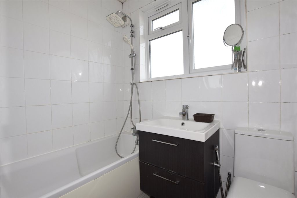 Property photo 2 of 9 Bathroom