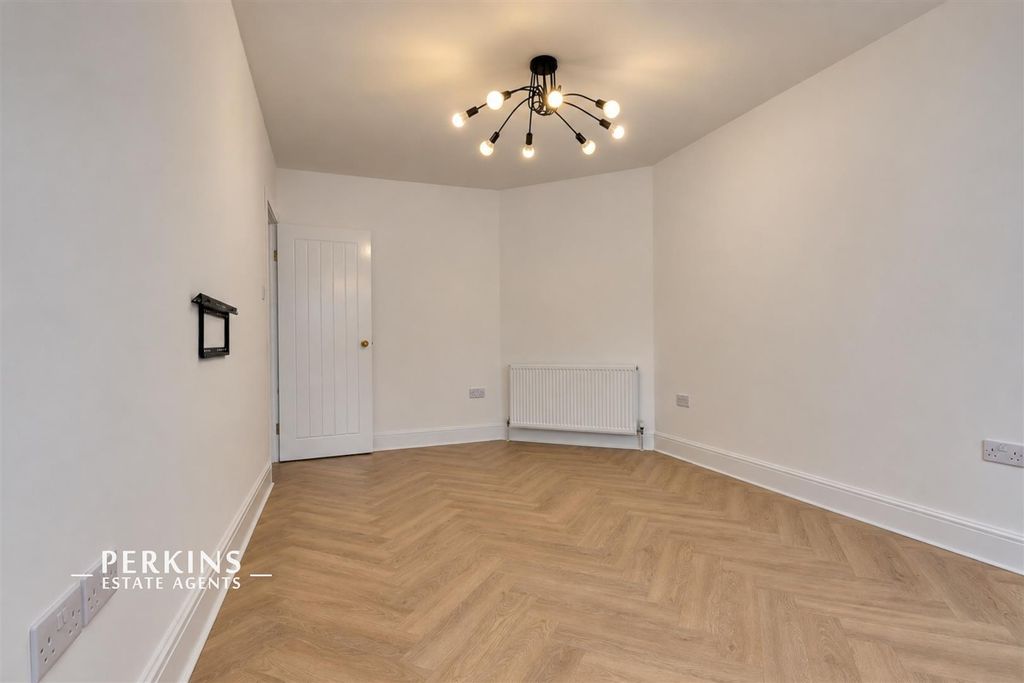 Property photo 2 of 9 Living.Jpg