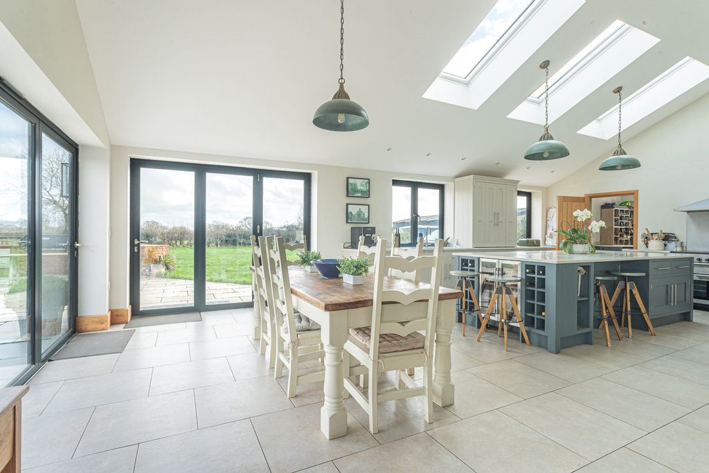 Property photo 3 of 23