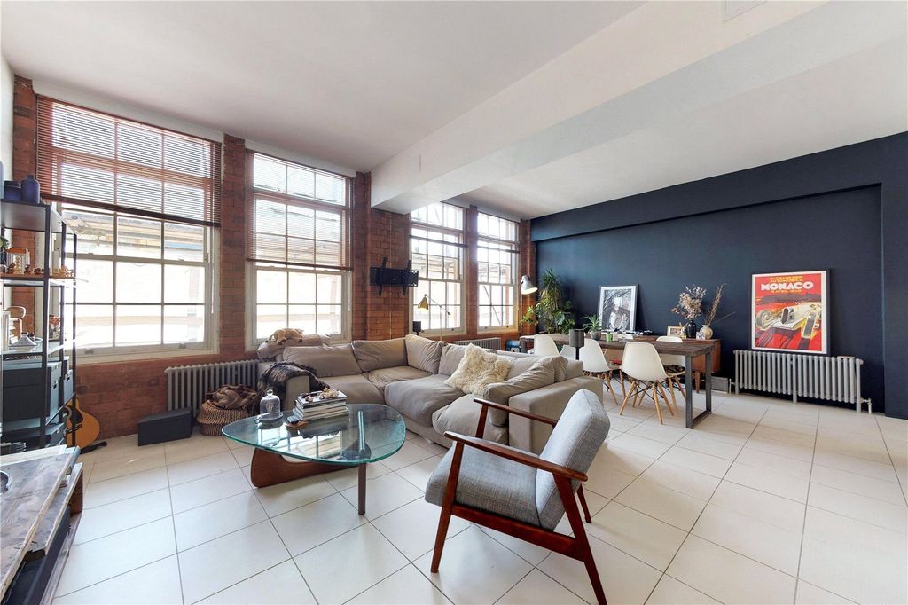 Property photo 1 of 16 Kitchen/Reception