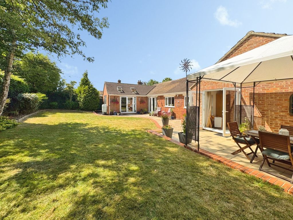 4 bed detached bungalow for saleElcot Lane, Marlborough SN8