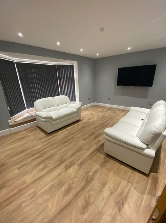 Property photo 3 of 10 Living Room