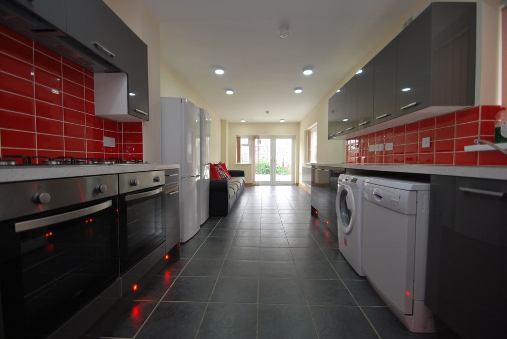 Property photo 1 of 12 Photo 3