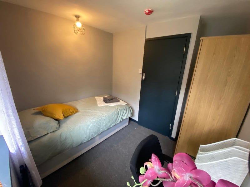 Property photo 3 of 12 Room 6- £600 Available From 06/02/2026