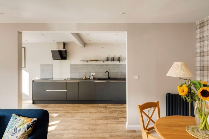 Property photo 2 of 11 Living/Dining Room