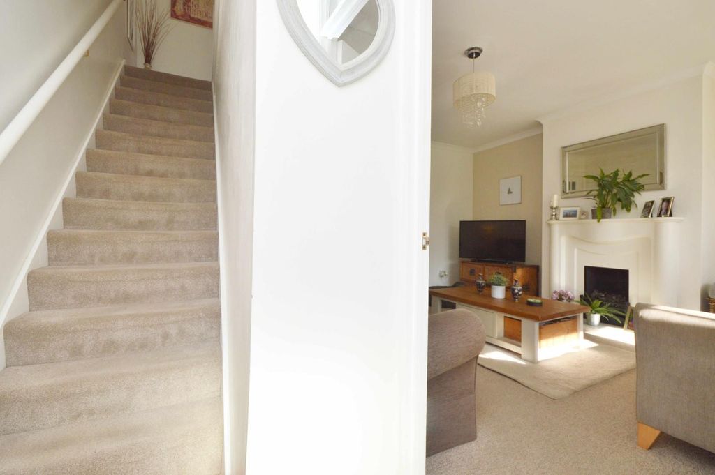 Property photo 2 of 19 Hallway
