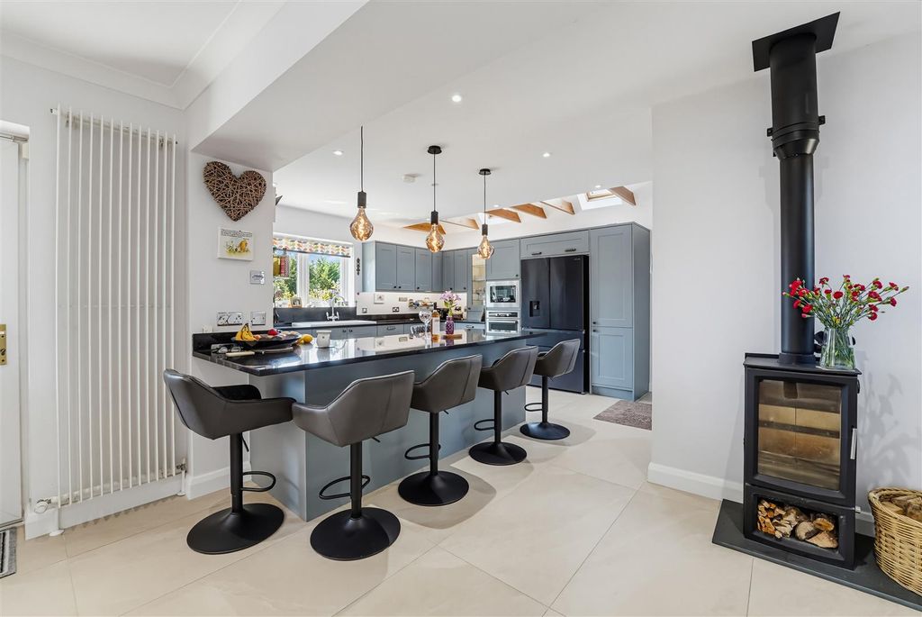 Property photo 2 of 39 Highwold, 2 (38Of76)-24.Jpg