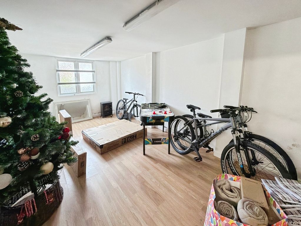 Property photo 3 of 21 Pbox-Img.Jpg