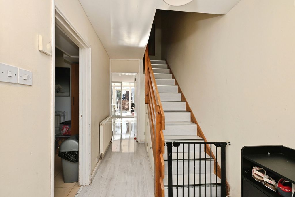 Property photo 2 of 16 Pbox-Img.Jpg