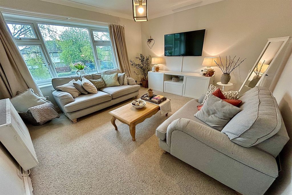 Property photo 2 of 16 Living Room