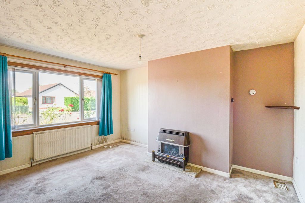 Property photo 3 of 27