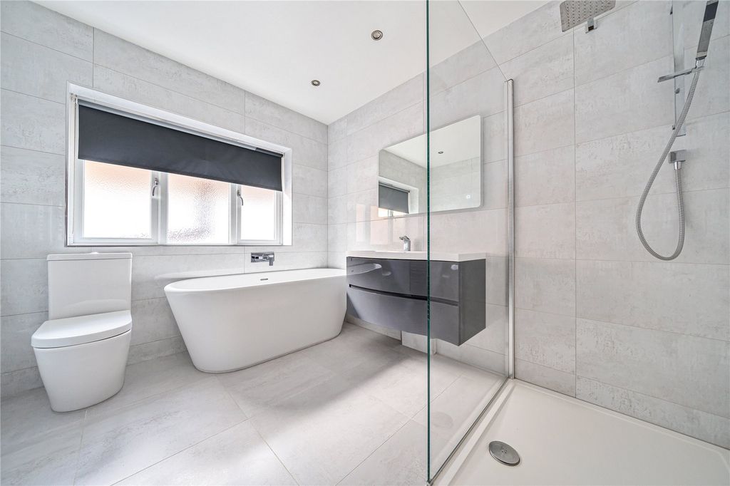 Property photo 2 of 38 Picture No. 30