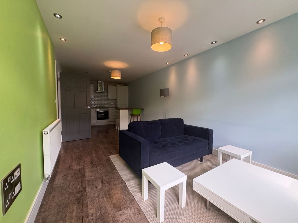 Property photo 1 of 6 E763939E-c281-4Afc-8A6A-F027d3c213E6