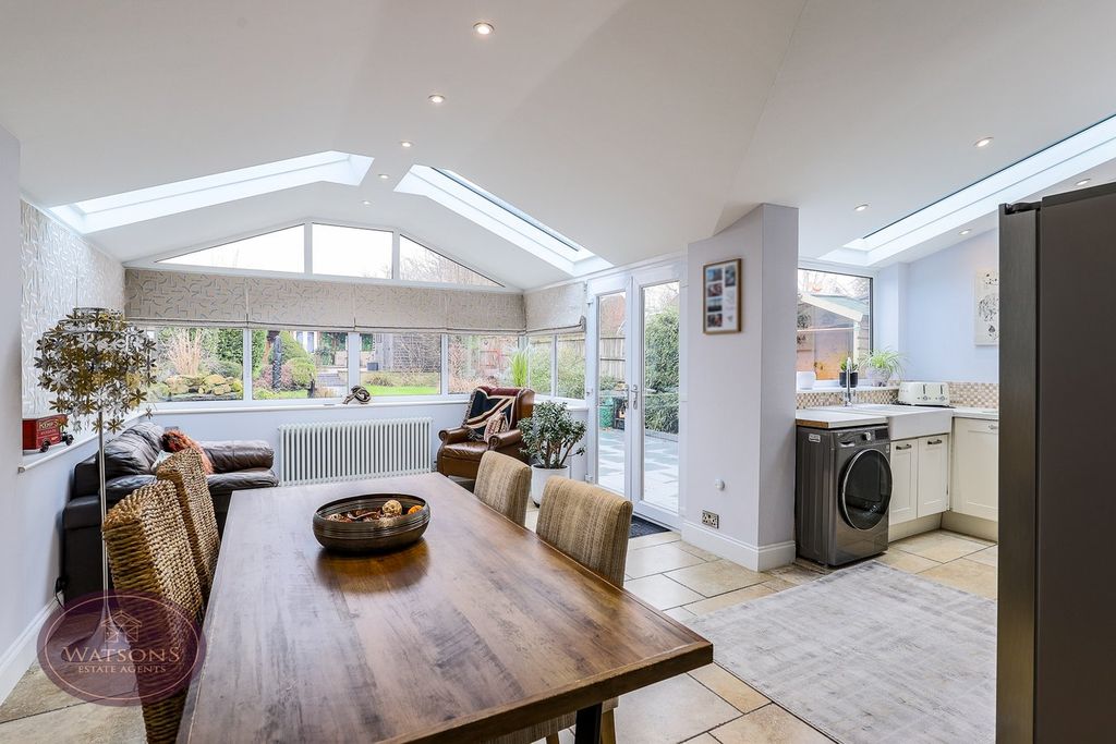 Property photo 2 of 25