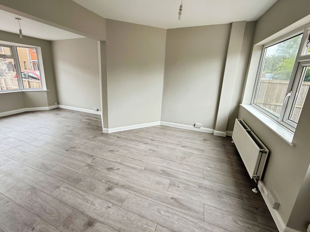 Property photo 3 of 11 Gallery