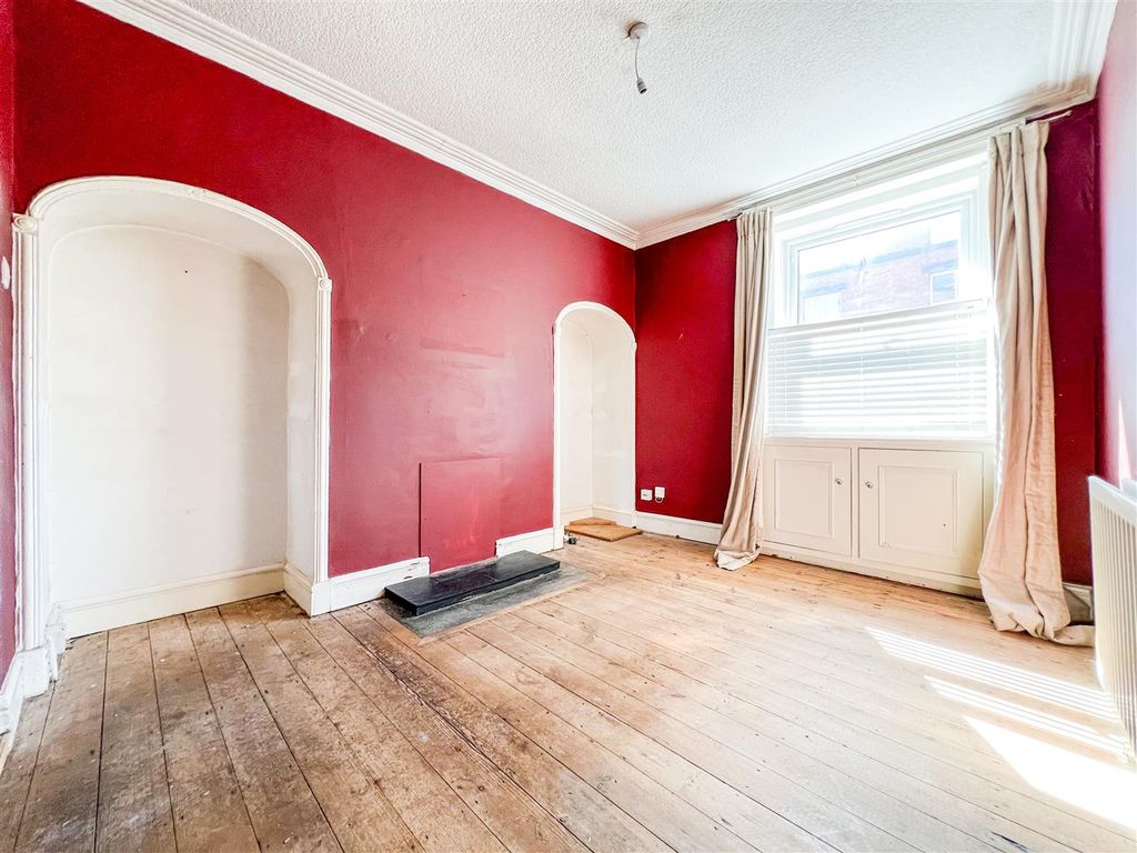 Property photo 3 of 19 Reception One