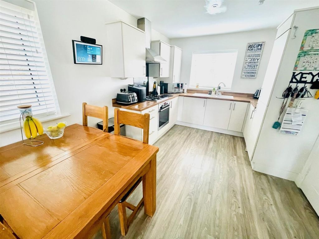 Property photo 3 of 19 Kitchen 2.Jpg