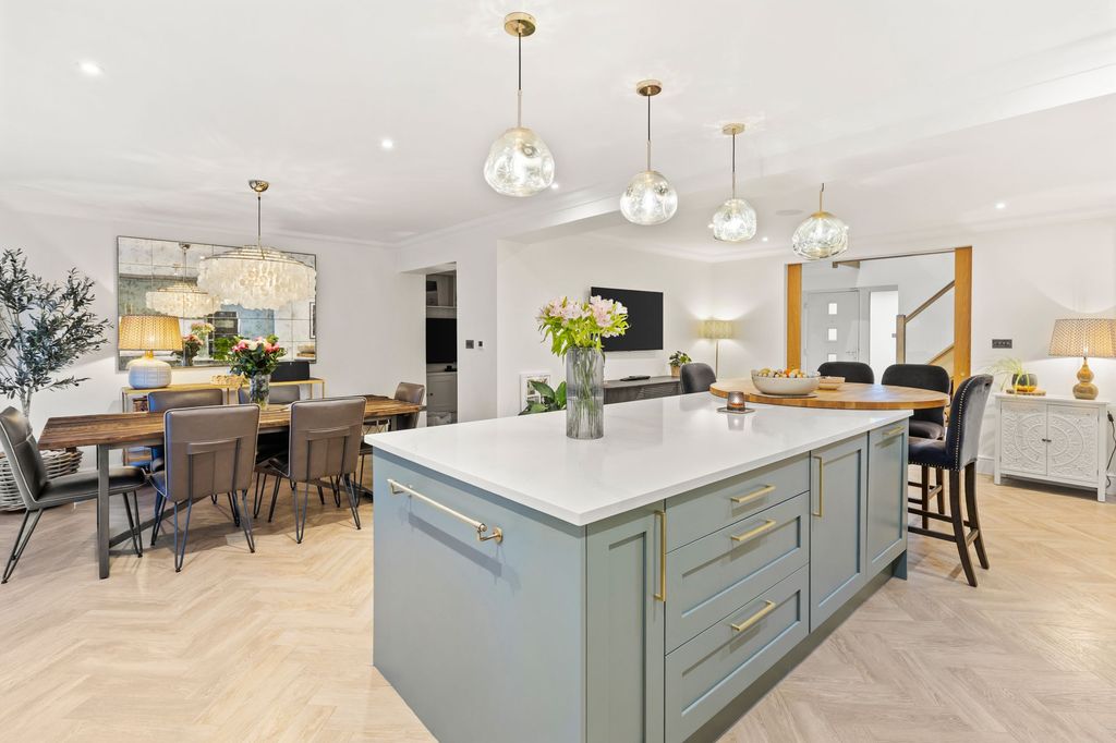 Property photo 2 of 41