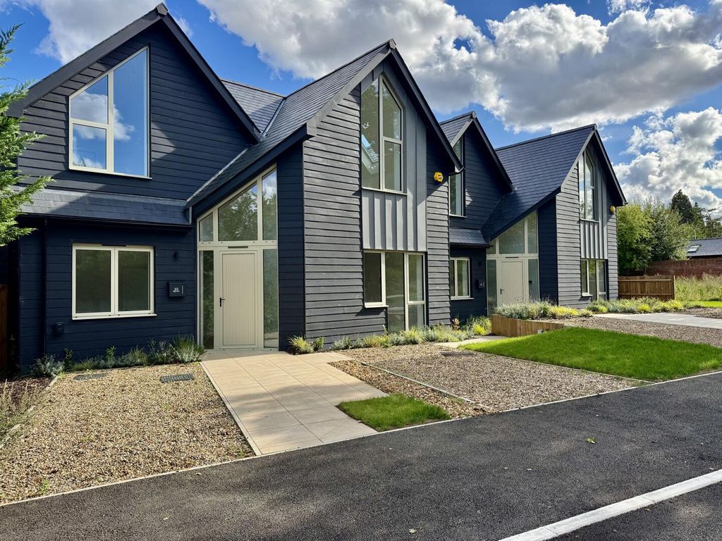 Property photo 1 of 28 Front (Exterior)