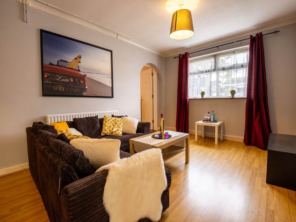 Property photo 1 of 19 1_Ulcombe_Gardens_Canterbury-15