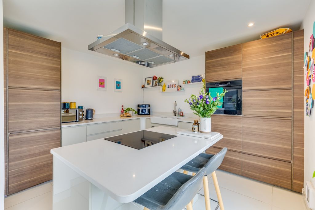 Property photo 3 of 43