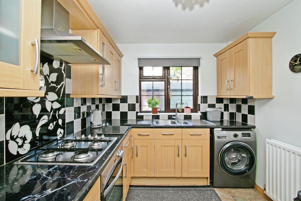 Property photo 3 of 21 Kitchen