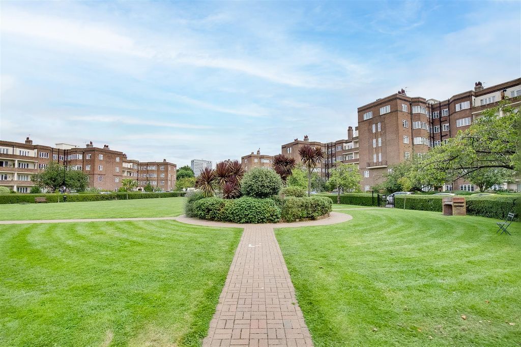 Property photo 2 of 12 For Sale - Chiswick Village, W4