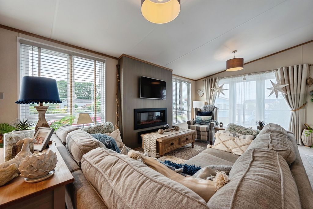 Property photo 2 of 21 Pbox-Img.Jpg