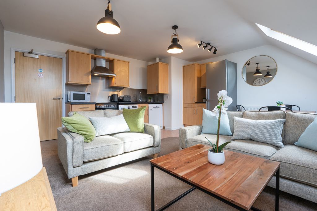 Property photo 1 of 15 Hope Court Flat 6 Living Room 3