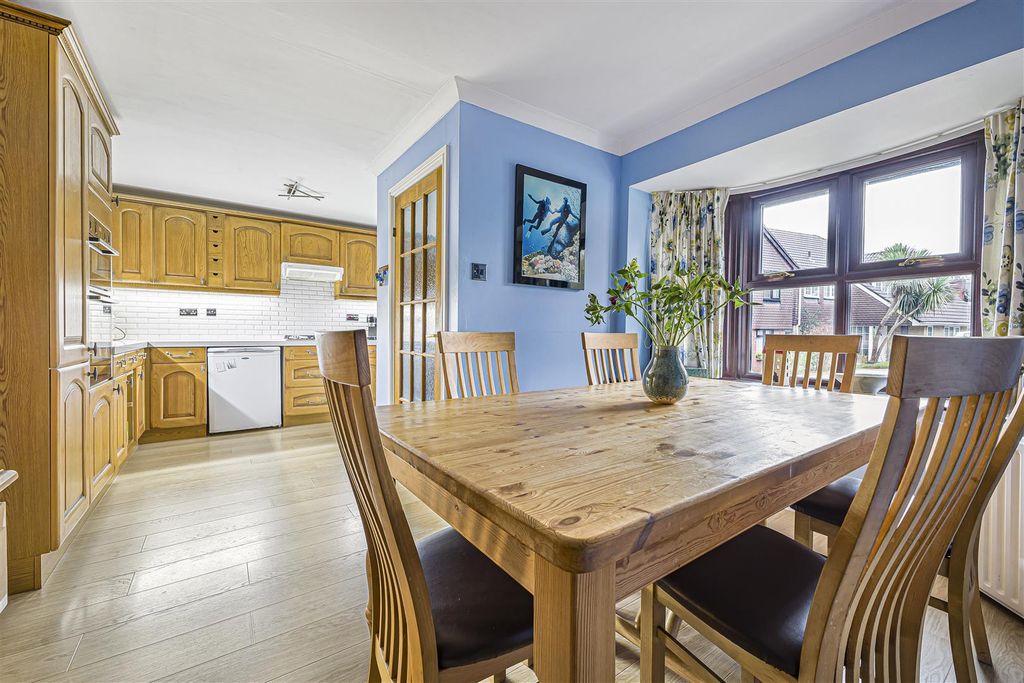 Property photo 2 of 25 Kitchen/Diner