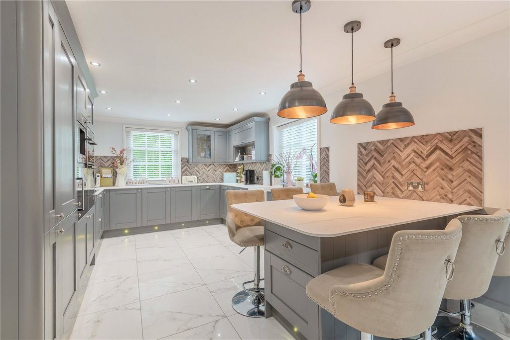 Property photo 3 of 22 Kitchen