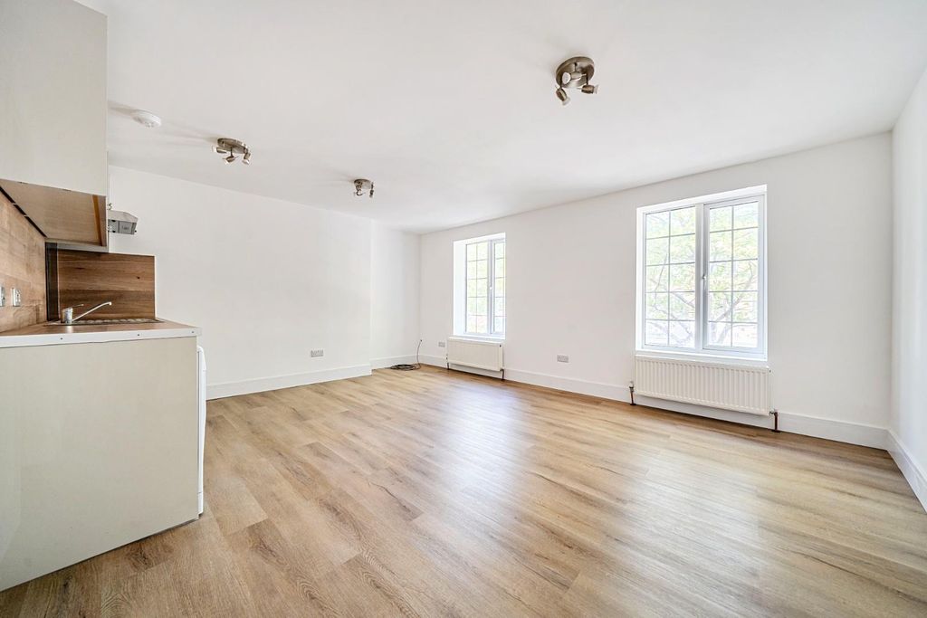 Property photo 3 of 11 372.Jpg