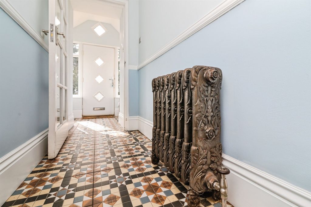 Property photo 3 of 21