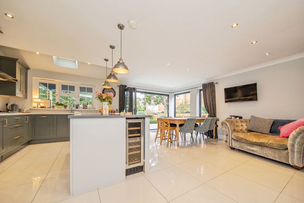 Property photo 2 of 48 Photo