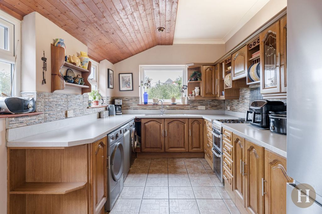 Property photo 3 of 29