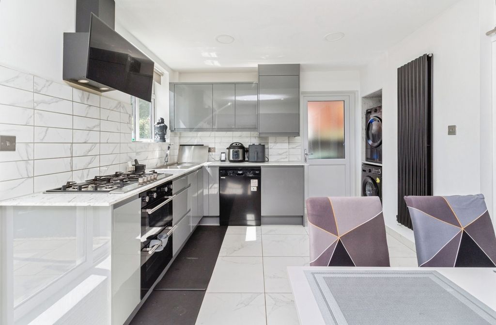 Property photo 2 of 17 Pbox-Img.Jpg