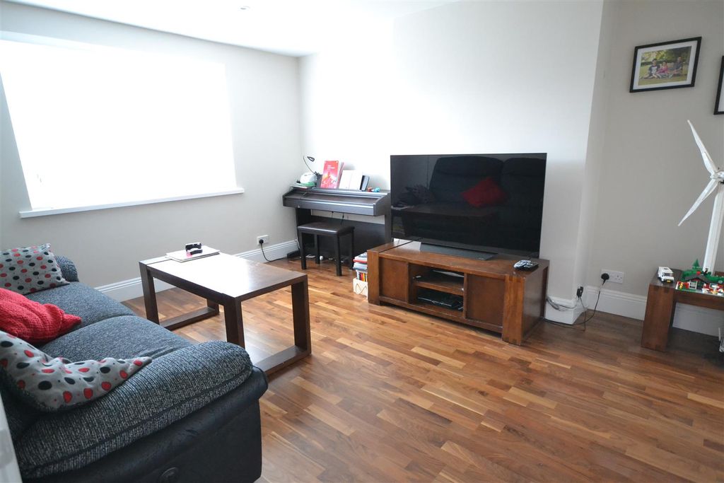 Property photo 2 of 11 29 Gonville Ave - Lounge 2.Jpg