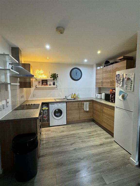 Property photo 3 of 11 Kitchen