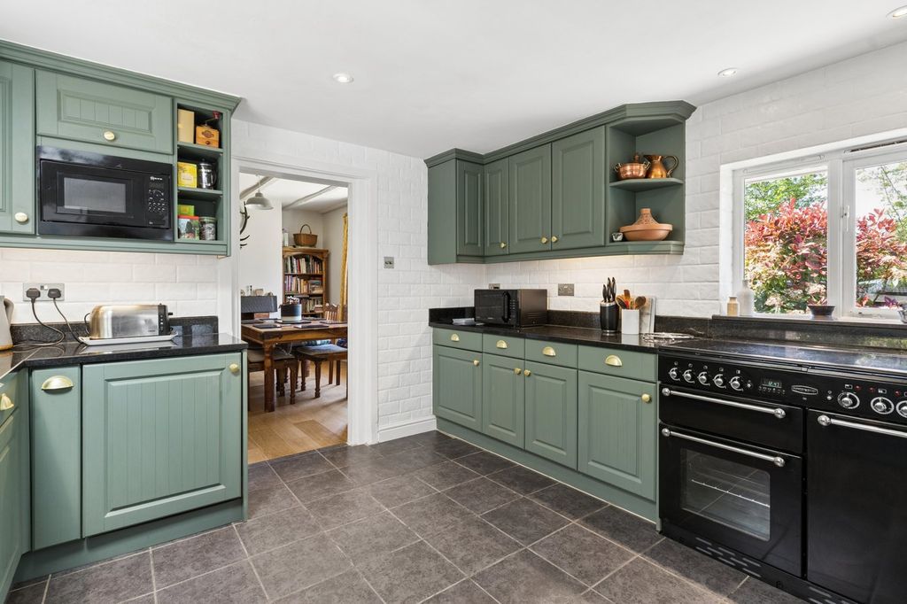 Property photo 3 of 25