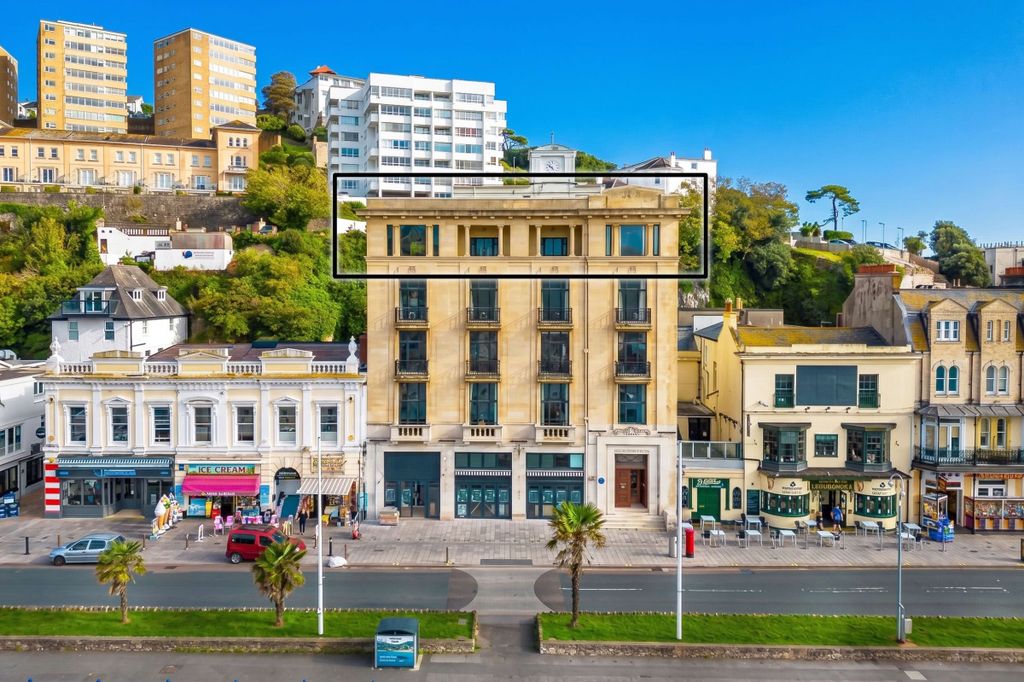 Property photo 1 of 14 Landmark Harbourside Setting
